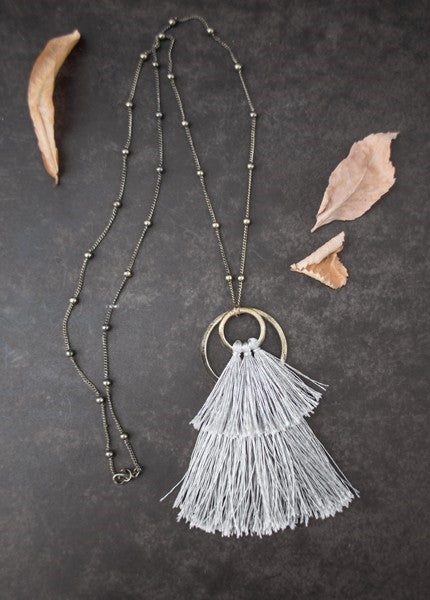 Joyfolie - Tassel Necklace in Gray