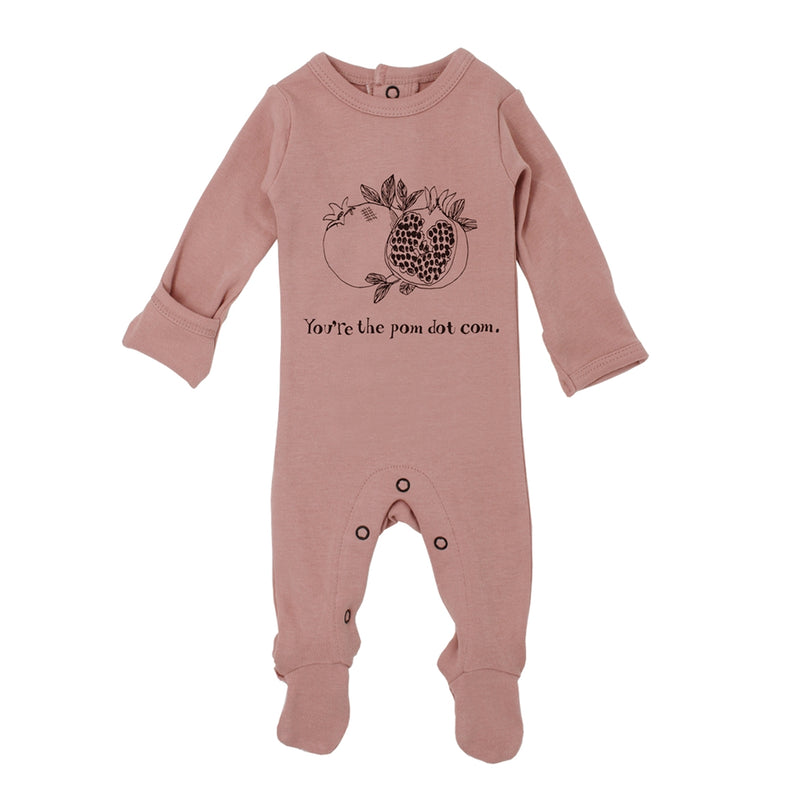 L'ovedbaby Organic Graphic Footie in Mauve Pomegranate